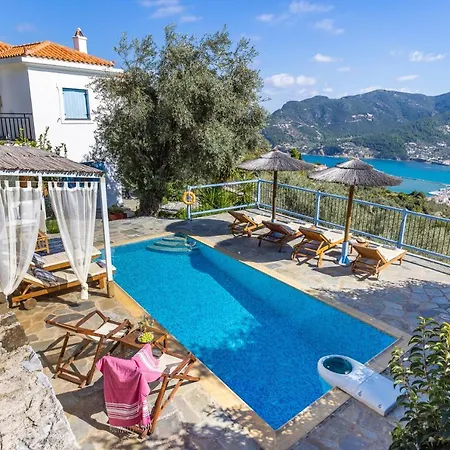 Villa Avaton Near *